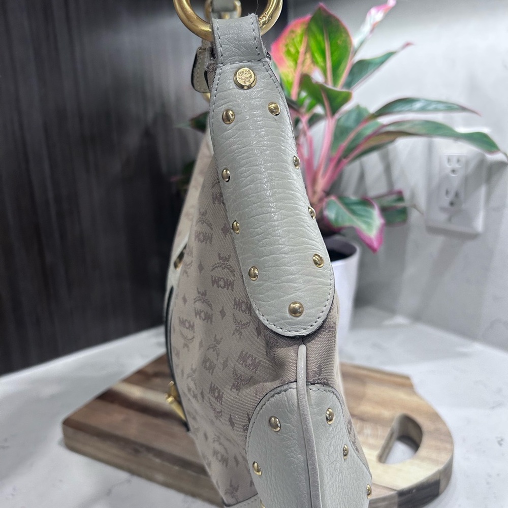 MCM White and Tan Hobo Bag with Monogrammed Design - Picture 3 of 15